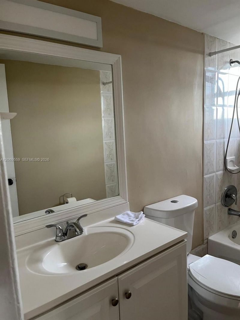 4550 NW 9th St, Unit 701E, Miami, FL 33126 Photo