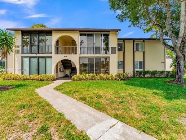 3561 Pine Tree Ct , Unit D-1, Green Acres, FL 33463