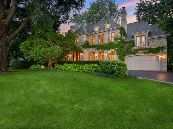 887 Crescent Boulevard , Glen Ellyn, IL 60137