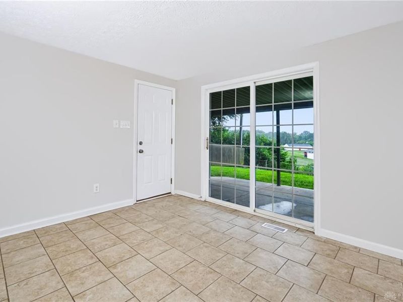5916 Longford Road, Huber Heights, OH 45424 Photo 10