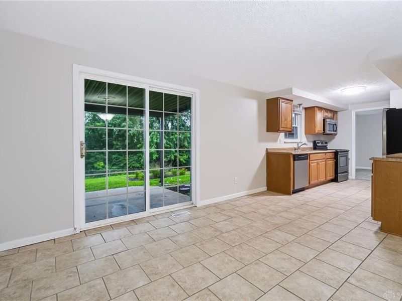 5916 Longford Road, Huber Heights, OH 45424 Photo 12