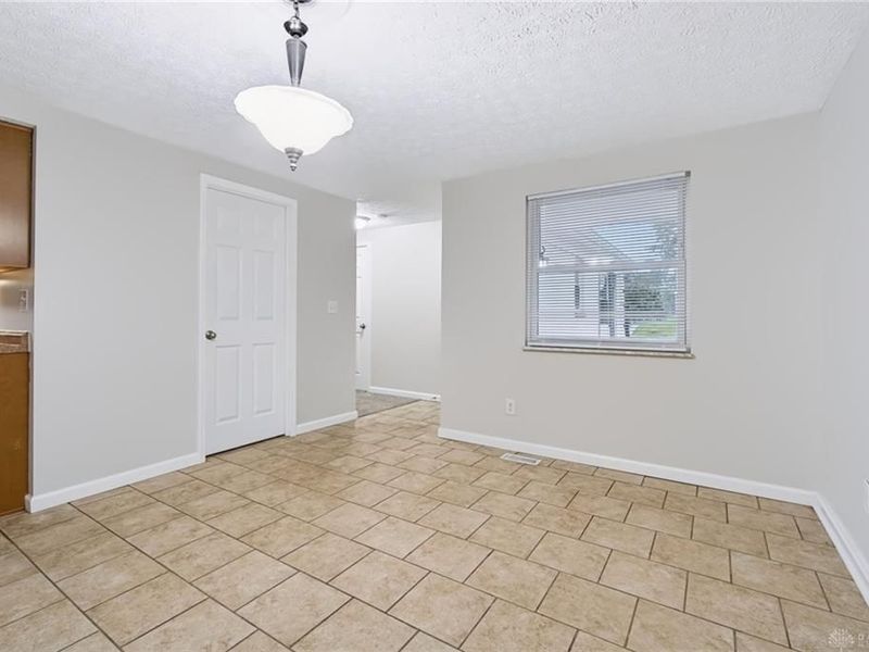 5916 Longford Road, Huber Heights, OH 45424 Photo 8