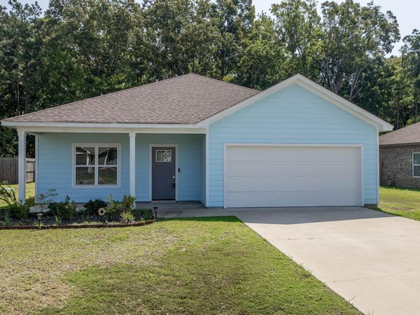 120 Thaxton Hills Dr., Thaxton, MS 38871