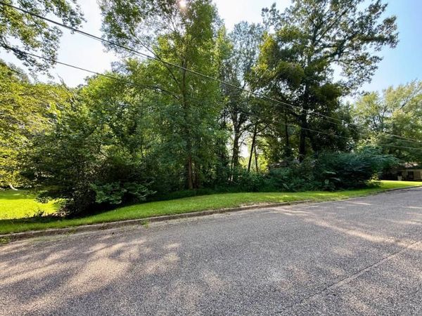 107 Eastwood Dr., Tupelo, MS 38804