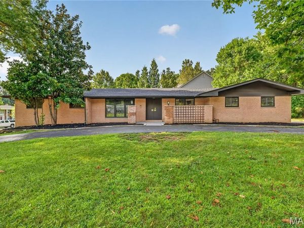 14 Wedgewood Lane, Creve Coeur, MO 63141