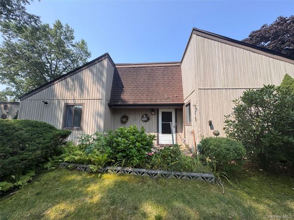 20 Strathmore Gate Drive, Stony Brook, NY 11790