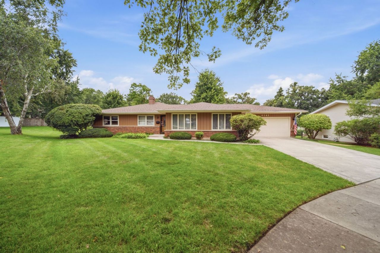 2141 Country Knoll Court, Elgin, IL 60123 Main Photo