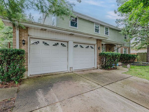 102 N Glendale Avenue , Barrington, IL 60010