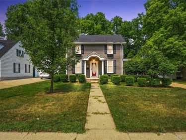915 Main Street, Fenton, Mi 48430