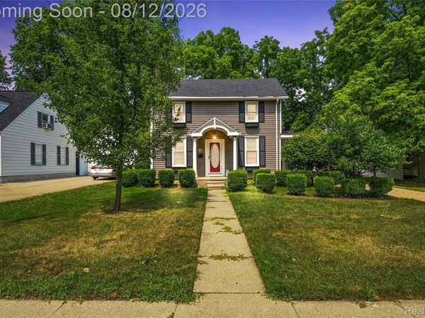 915 Main Street, Fenton, Mi 48430