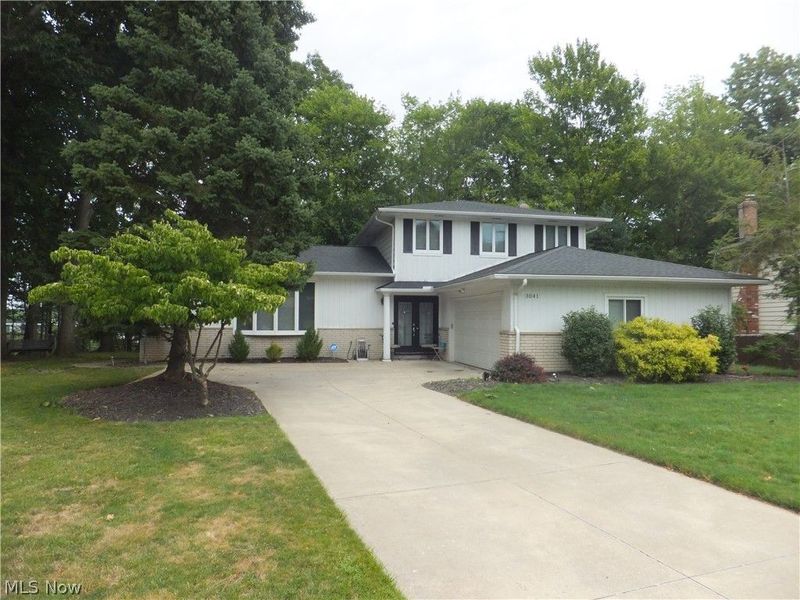 3041 Belmont Drive, Brooklyn Heights, OH 44131 Photo 1