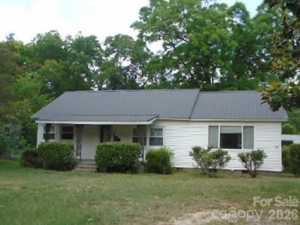 512 E Vance Street, Laurinburg, NC 28352