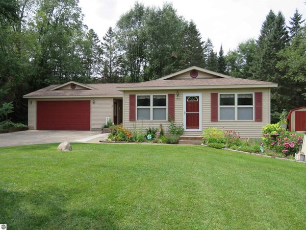 3774 Driftwood Drive, Cadillac, MI 49601
