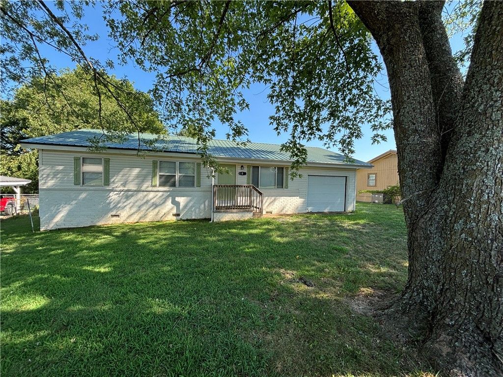 105 Northview Avenue, Huntsville, AR 72740 Main Photo