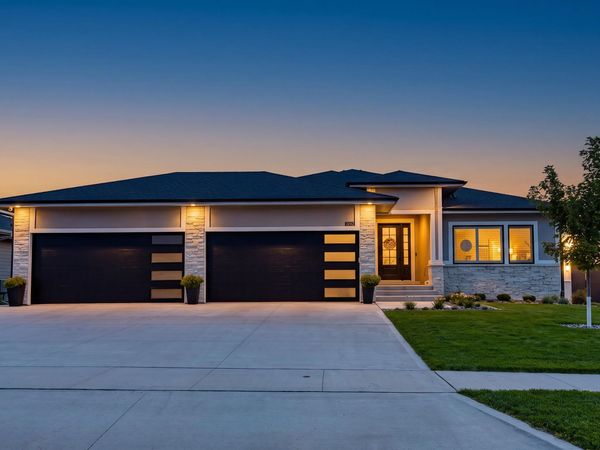 14752 Stonecrop Drive, Urbandale, IA 50323