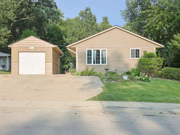 716 Navajo Drive , Carpentersville, IL 60110