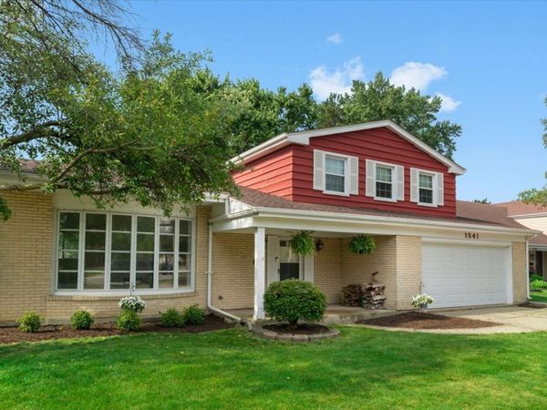 1541 E Lake Louise Drive , Palatine, IL 60074