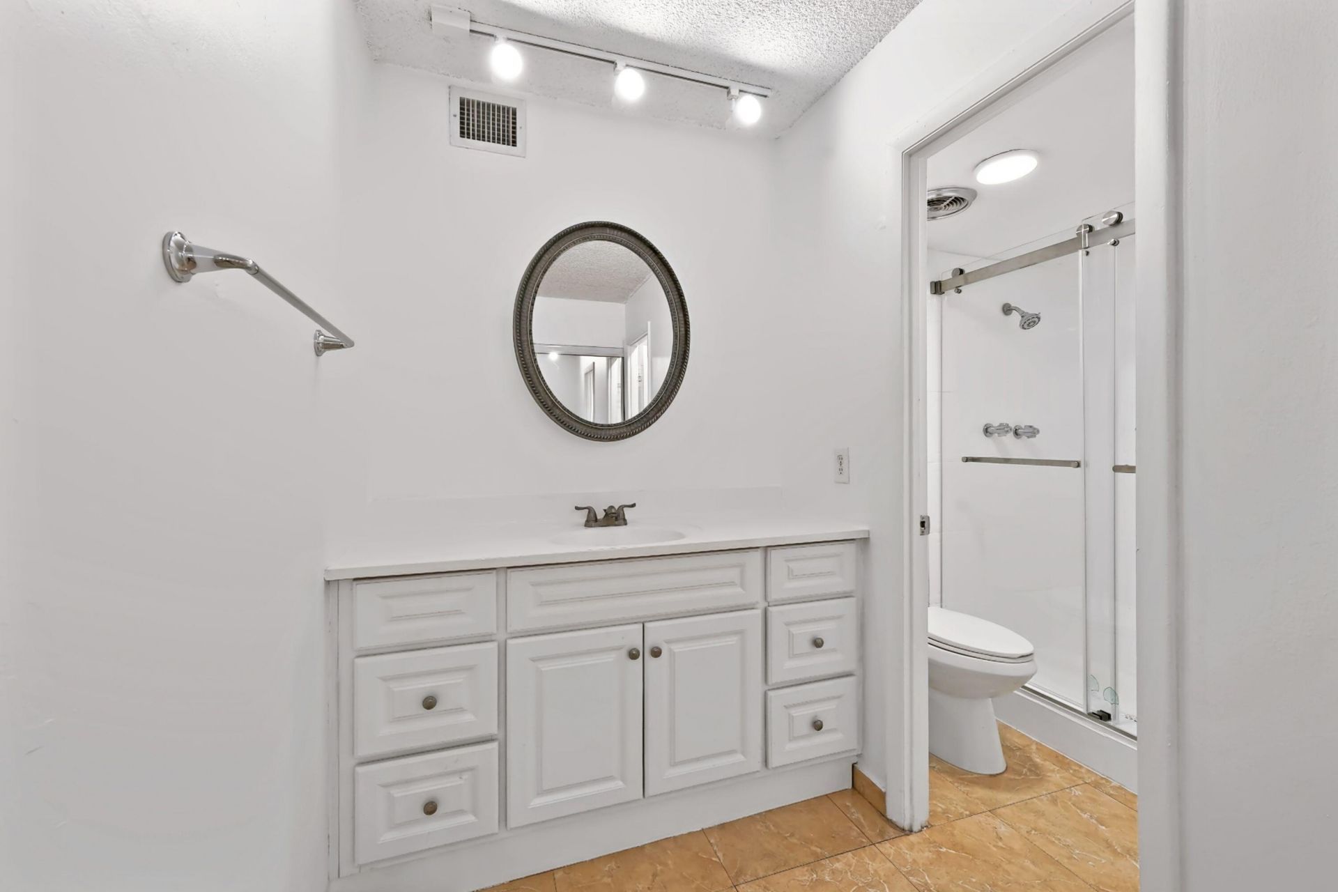 401 Golden Isles Drive, Unit 1014, Hallandale Beach, FL 33009 Photo