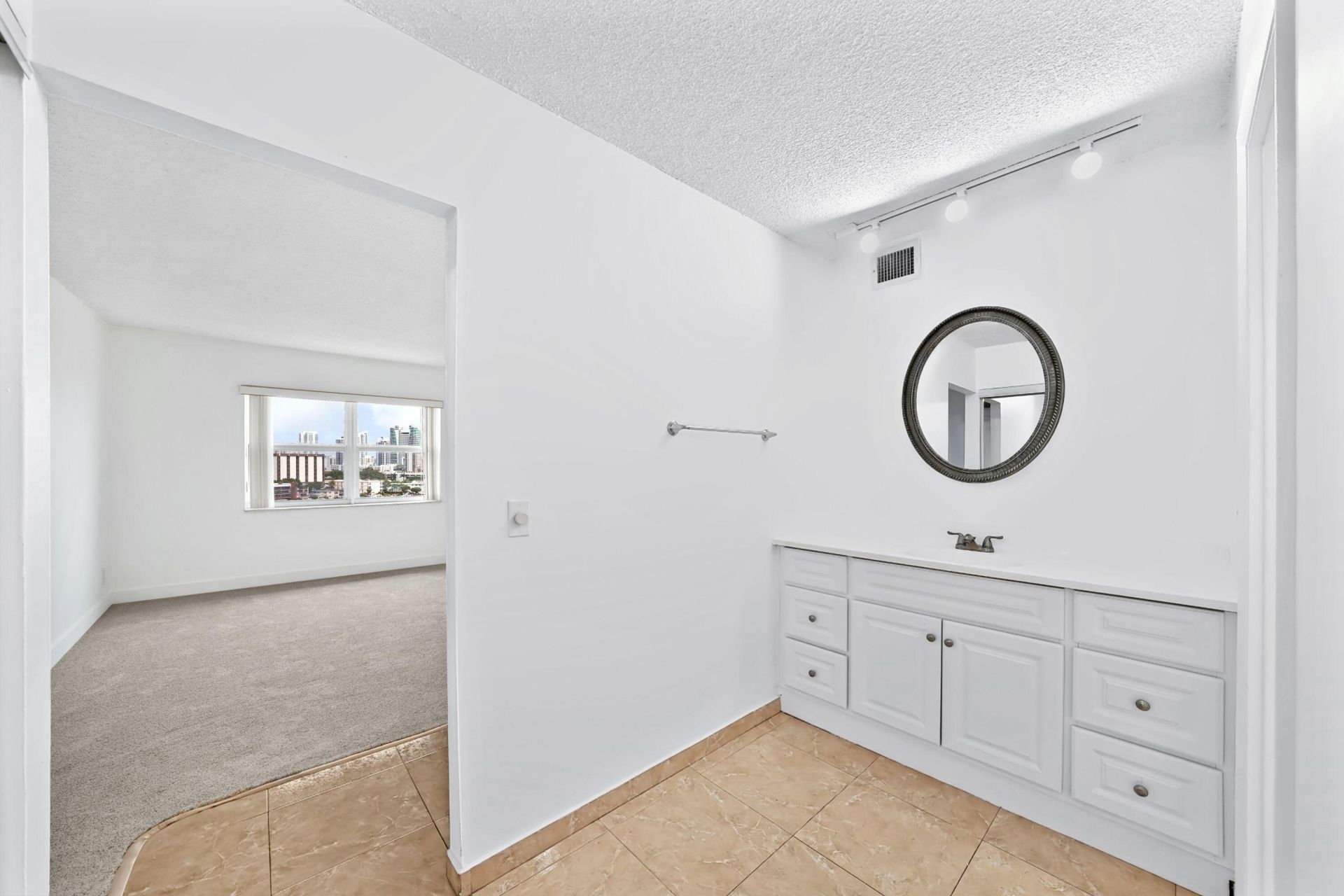 401 Golden Isles Drive, Unit 1014, Hallandale Beach, FL 33009 Photo