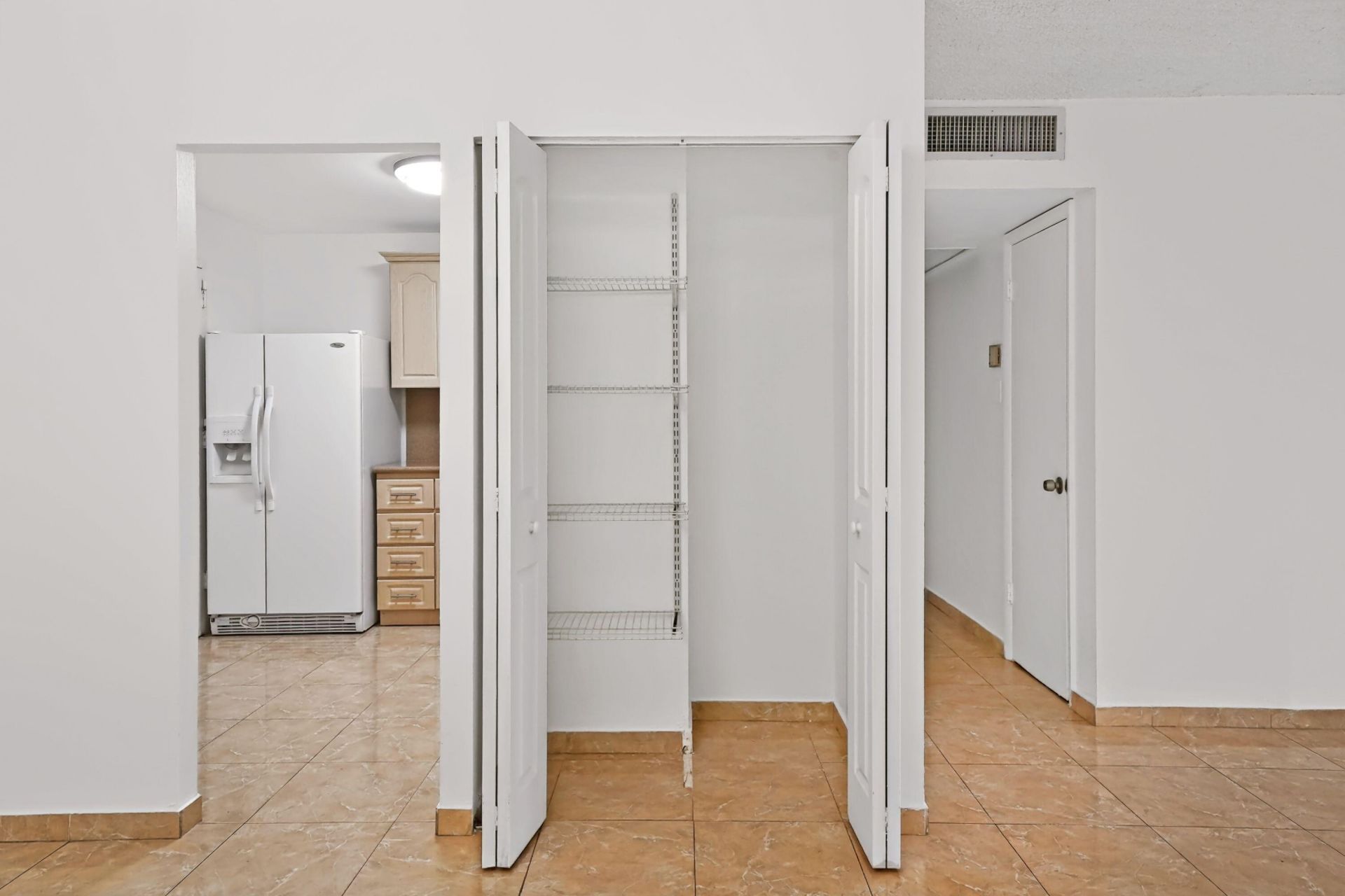 401 Golden Isles Drive, Unit 1014, Hallandale Beach, FL 33009 Photo