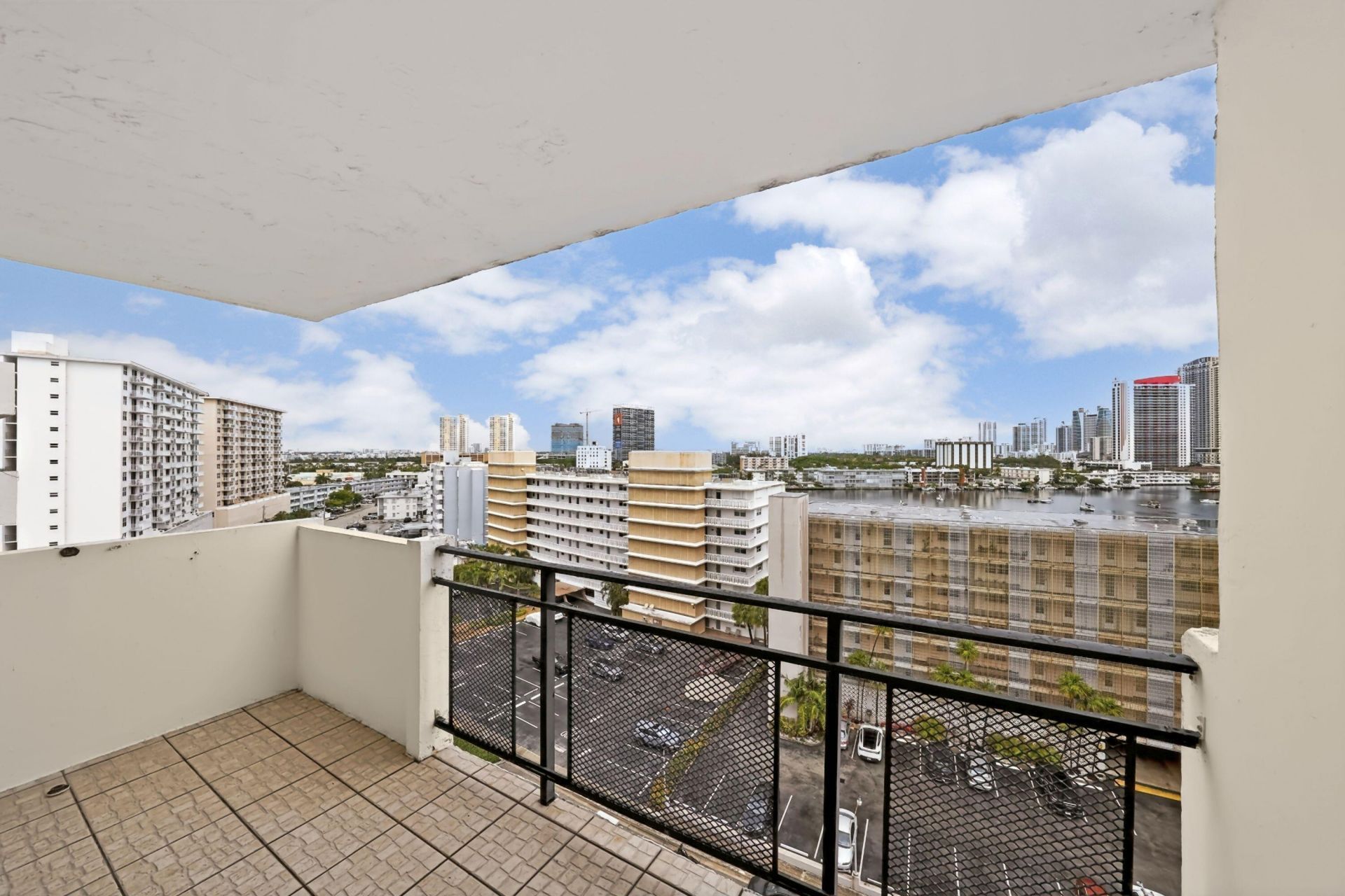 401 Golden Isles Drive, Unit 1014, Hallandale Beach, FL 33009 Photo