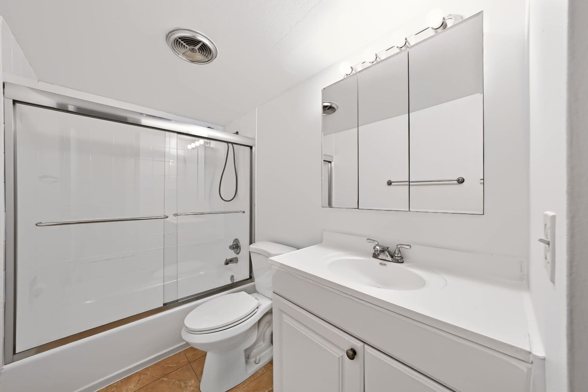 401 Golden Isles Drive, Unit 1014, Hallandale Beach, FL 33009 Photo