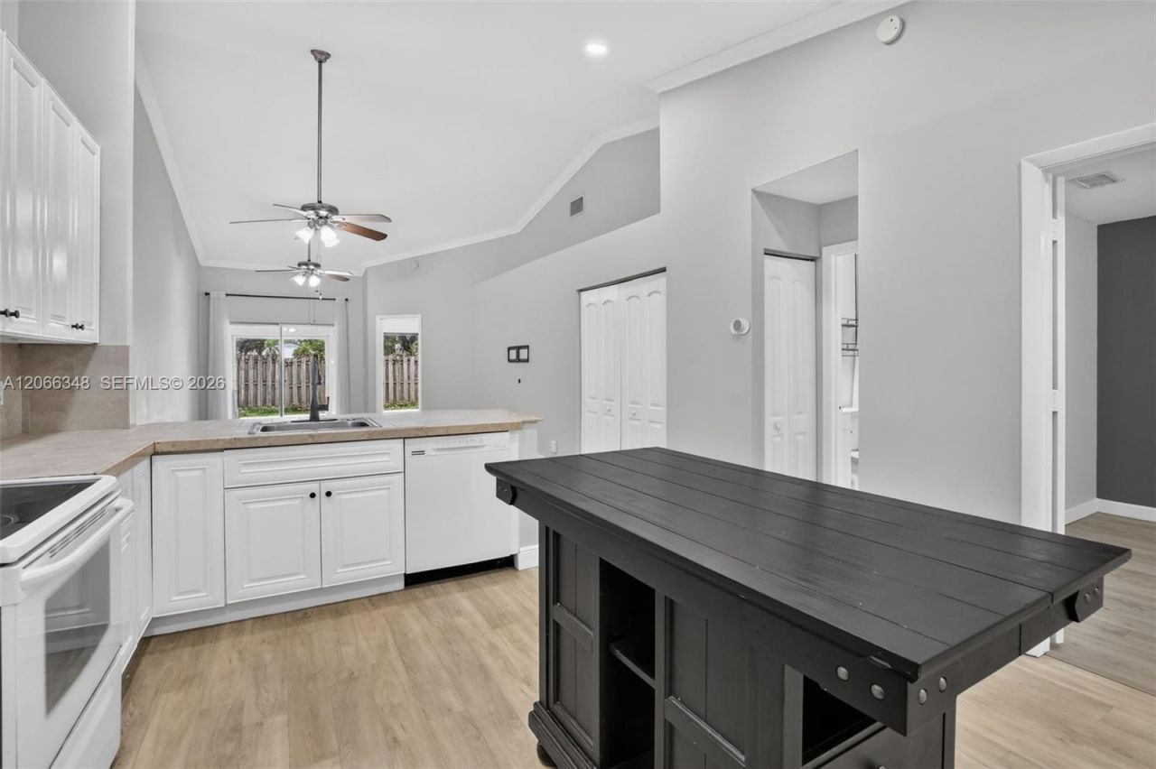 11065 NW 38th Pl , Sunrise, FL 33351 Photo