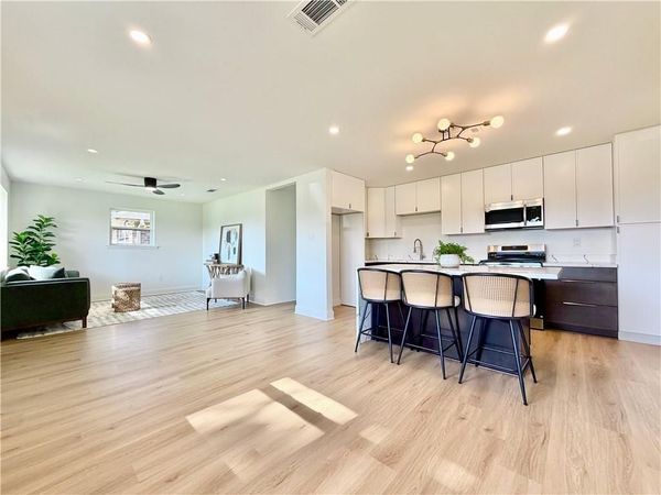 913 KENT Avenue, Metairie, LA 70001
