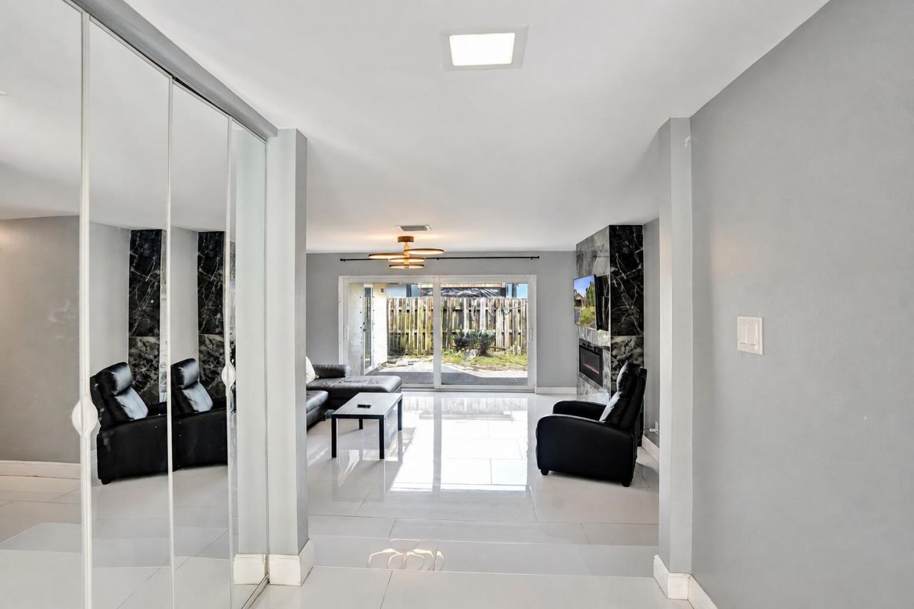 9321 NW 35th Manor, Sunrise, FL 33351 Photo
