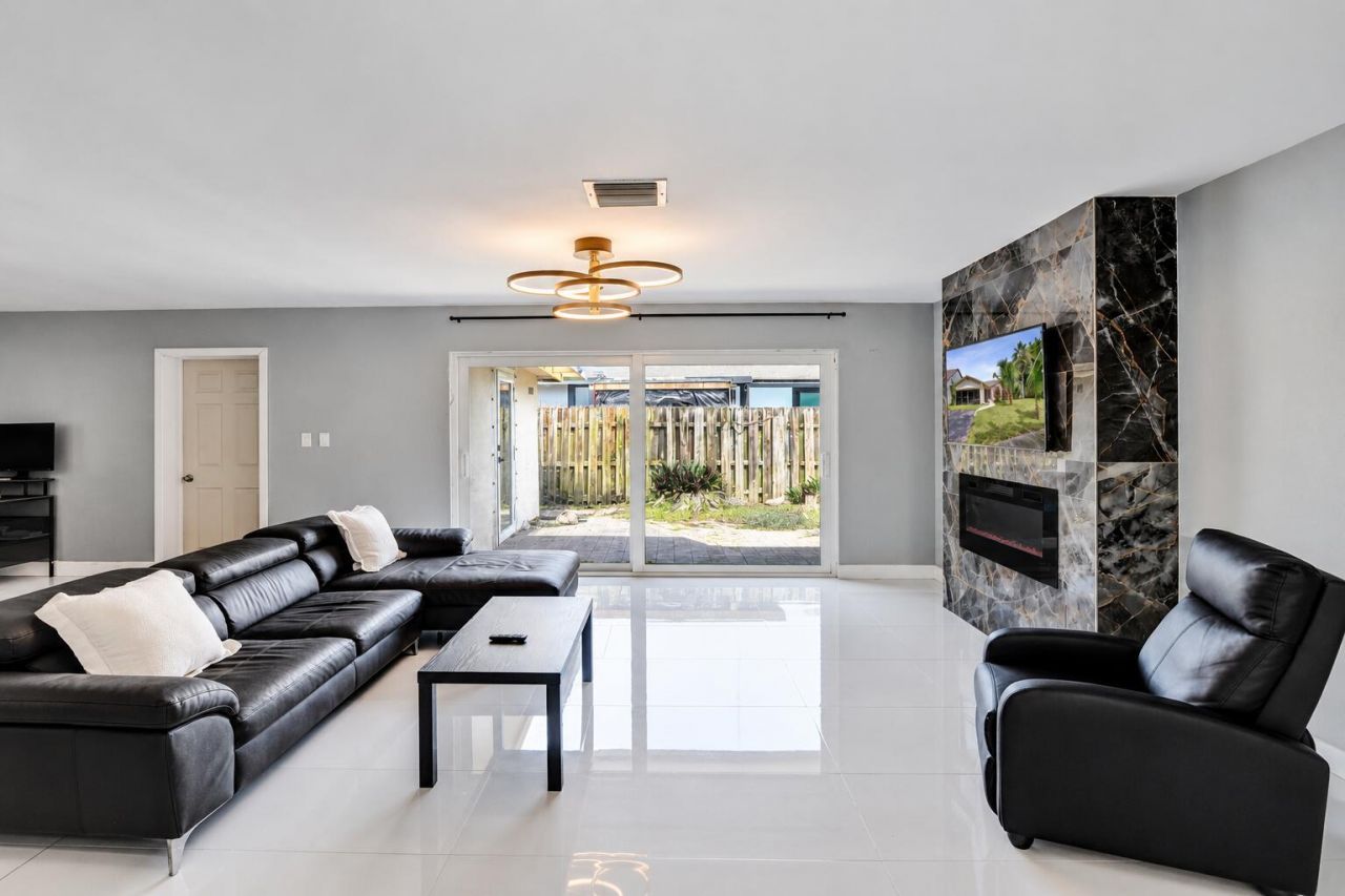 9321 NW 35th Manor, Sunrise, FL 33351 Photo