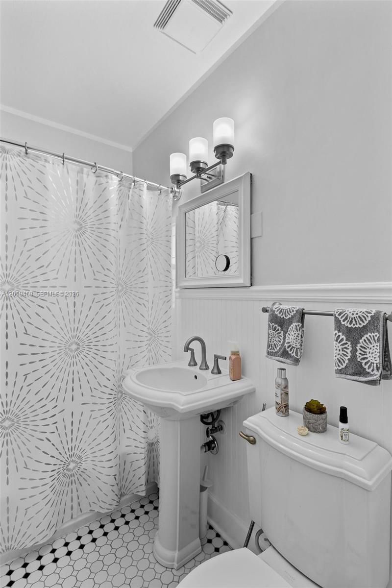 2470 SW 23rd Ave, Miami, FL 33145 Photo