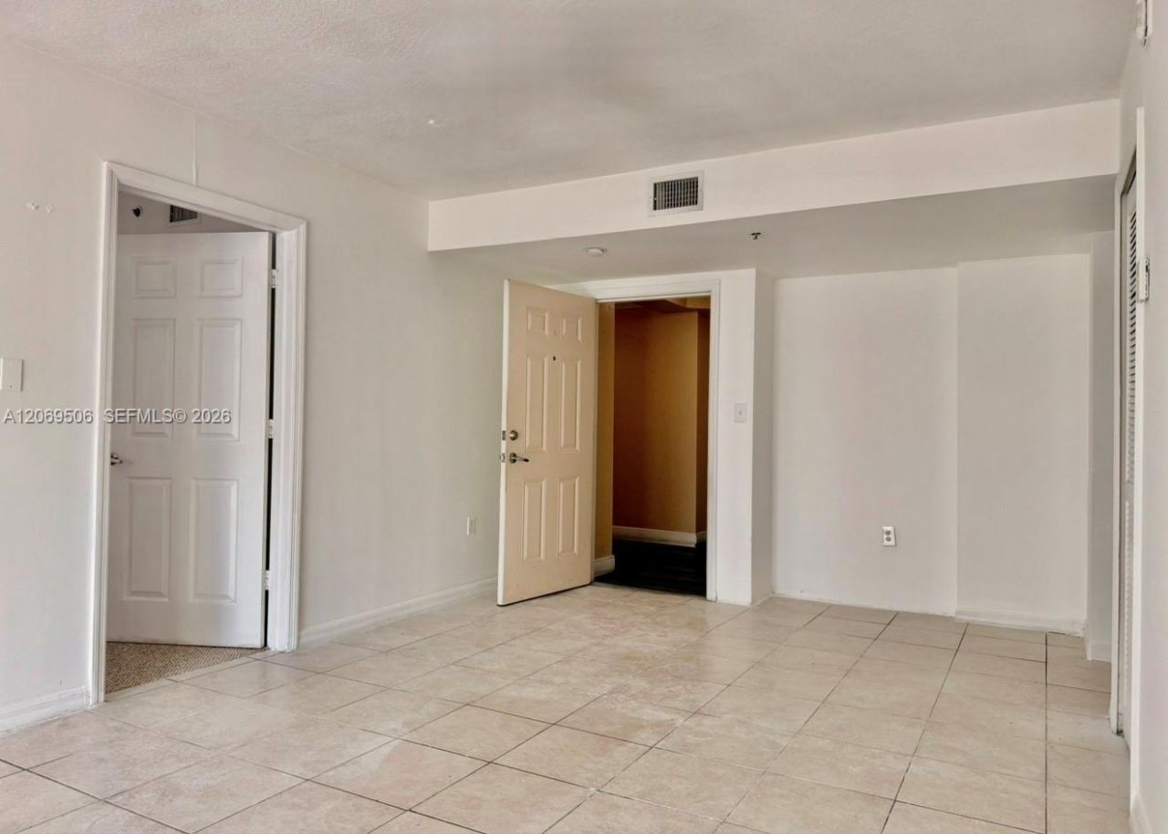 2415 NW 16th St Rd, Unit 207-1, Miami, FL 33125 Photo