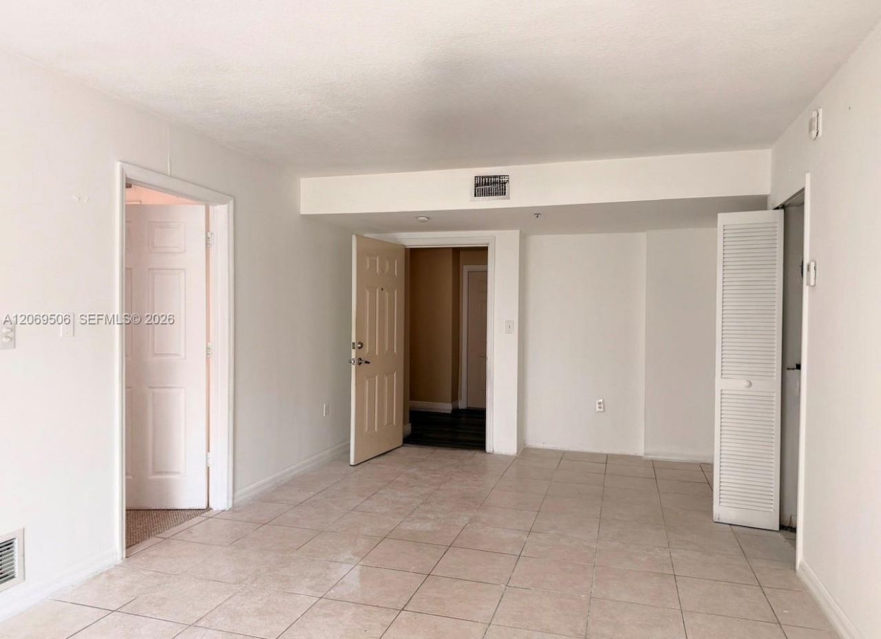 2415 NW 16th St Rd, Unit 207-1, Miami, FL 33125 Photo
