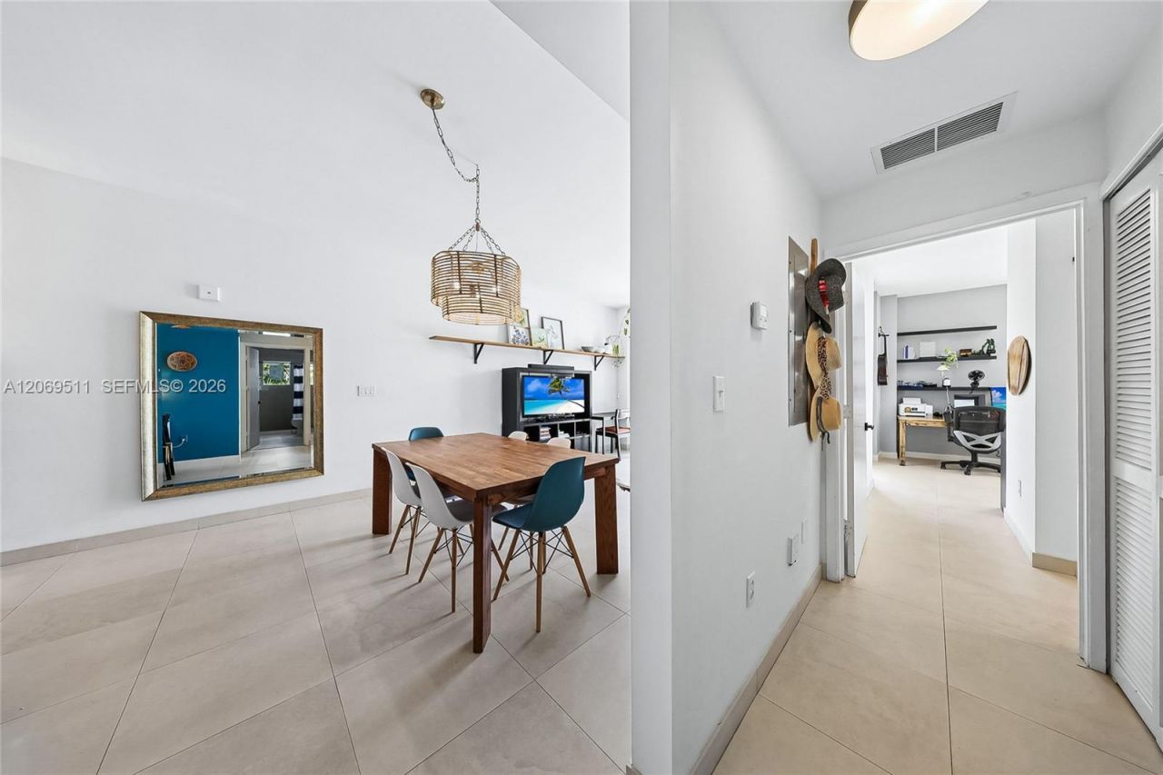 2020 Prairie Ave, Unit 302, Miami Beach, FL 33139 Photo