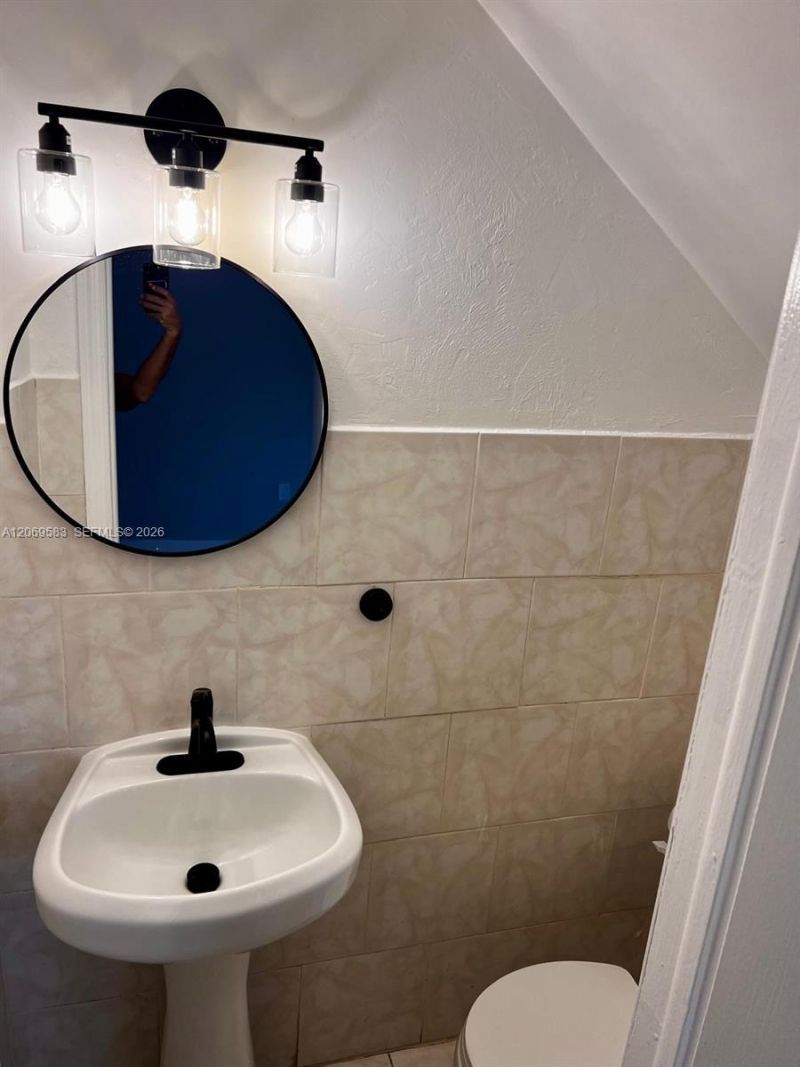 7820 NE Bayshore Ct, Unit 208, Miami, FL 33138 Photo
