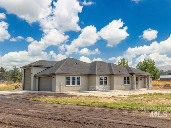 2940 Cottonwood Ln, Emmett, ID 83617