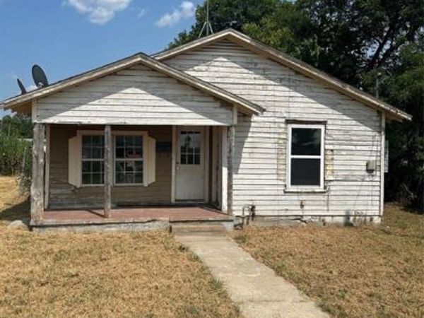 204 8th Street , Honey Grove, TX 75446