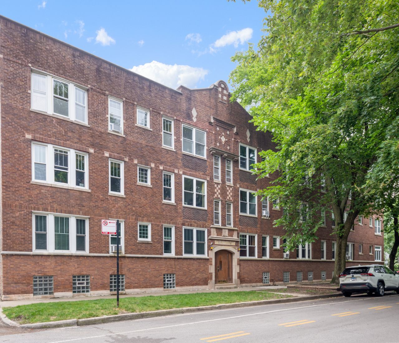 1469 W Berteau Avenue, Unit 303, Chicago, IL 60613 Main Photo