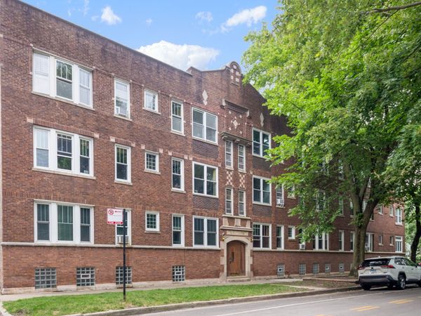 1469 W Berteau Avenue , Unit 303, Chicago, IL 60613