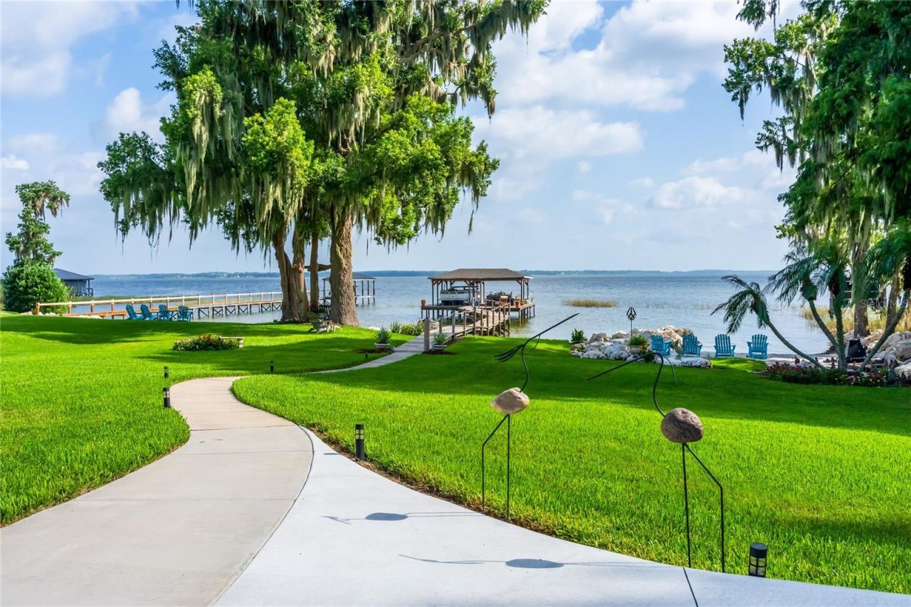 7311 Birds Nest Court, Yalaha, FL 34797 Photo
