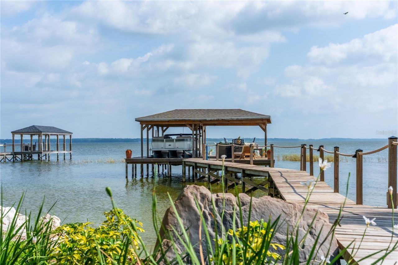 7311 Birds Nest Court, Yalaha, FL 34797 Photo