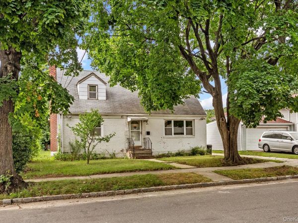 1037 Broadway , Westbury, NY 11590