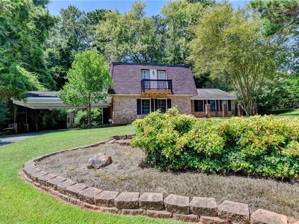 567 Planters Row SW, Lilburn, GA 30047