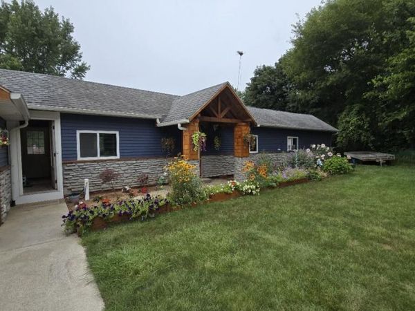 11118 E Grand River Avenue, Portland, MI 48875