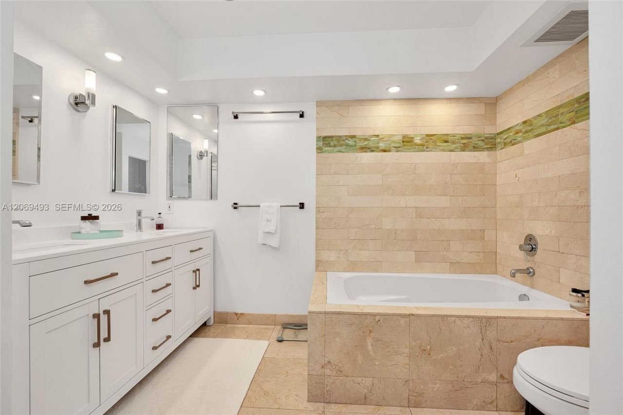 11 Island Ave, Unit 906, Miami Beach, FL 33139 Photo