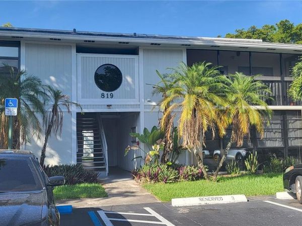 819 NE 199th St , Unit 6-101, Miami, FL 33179