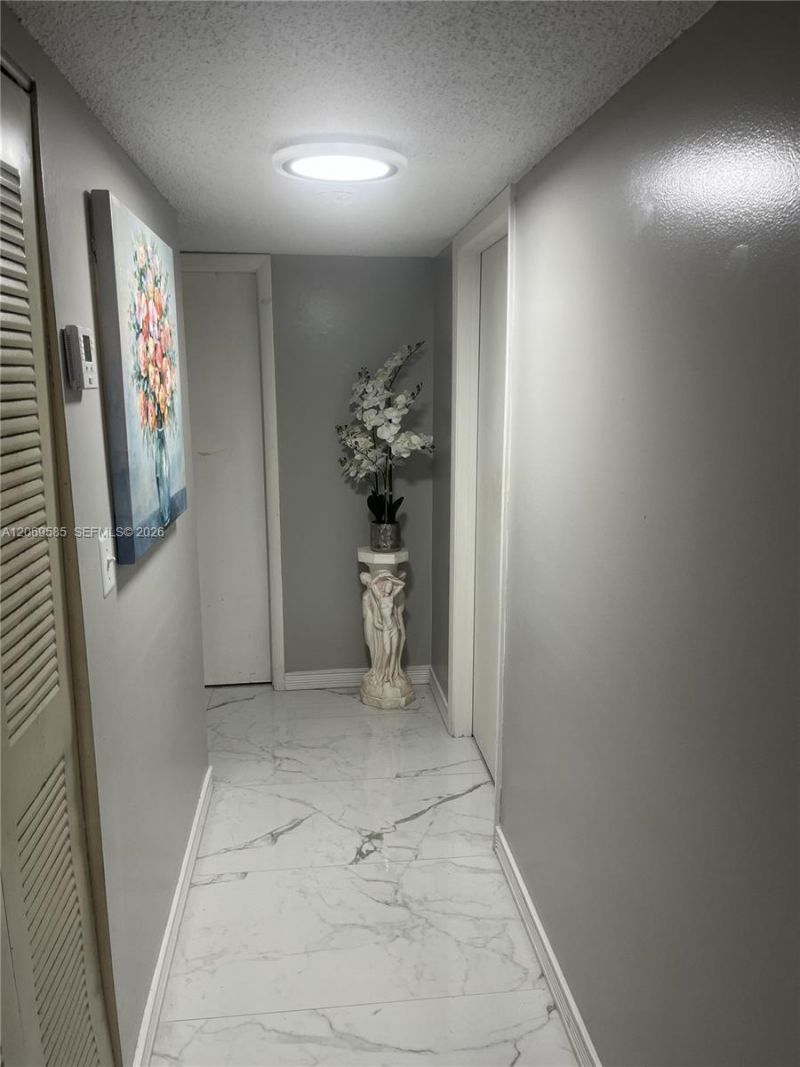 819 NE 199th St, Unit 6-101, Miami, FL 33179 Photo