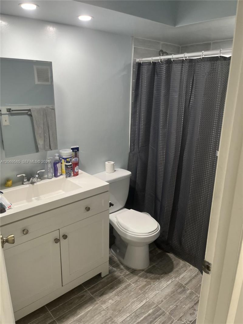 819 NE 199th St, Unit 6-101, Miami, FL 33179 Photo
