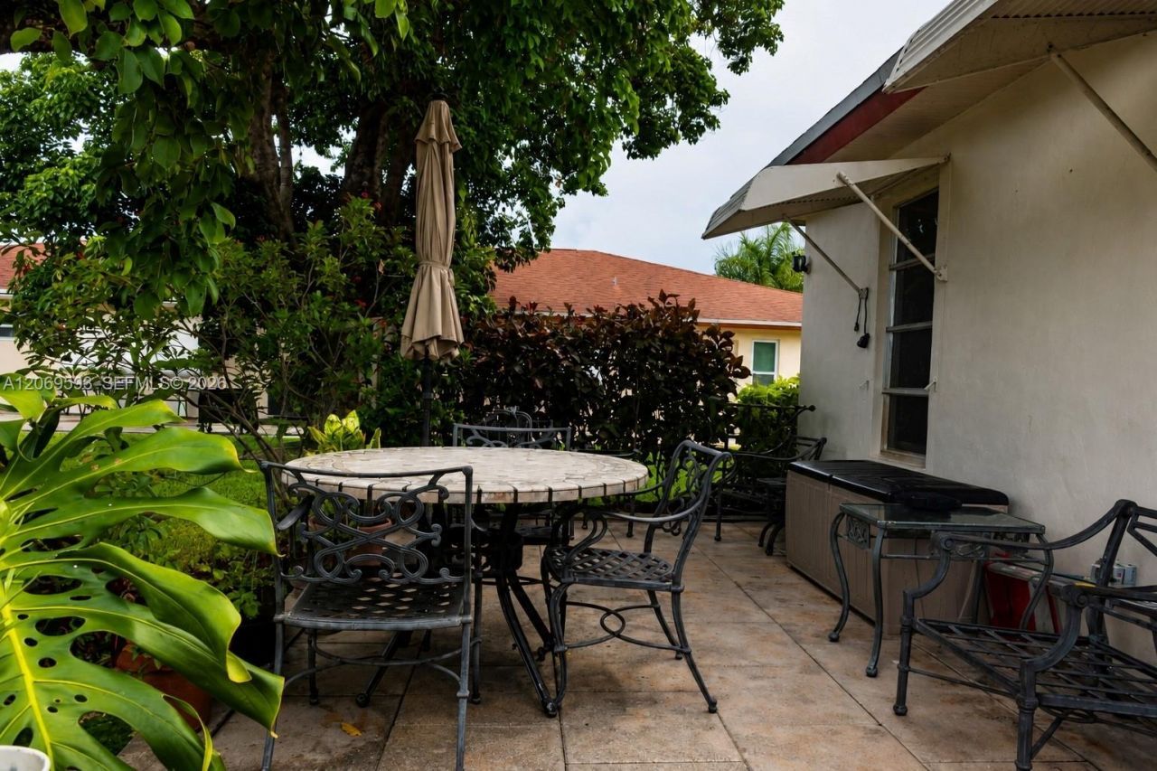 5050 NW 3rd Ct, Unit D, Delray Beach, FL 33445 Photo