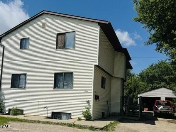 911 5TH Avenue NE, Devils Lake, ND 58301